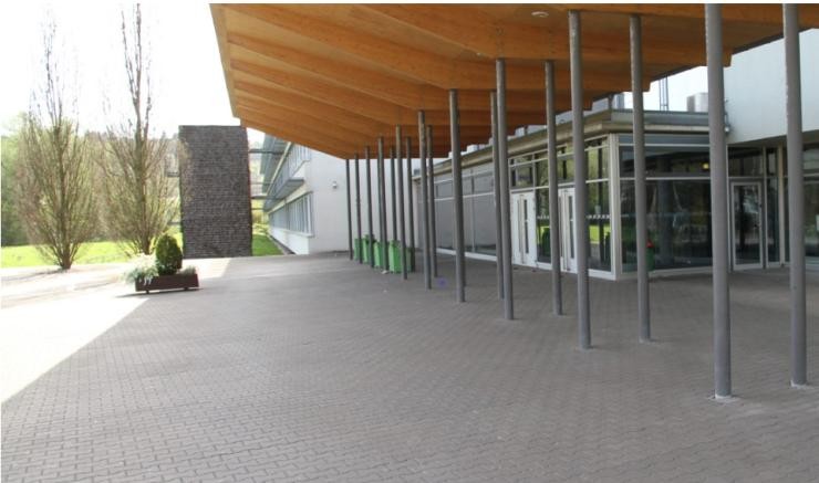 Außenansicht John-F.-Kennedy-Schule Esslingen